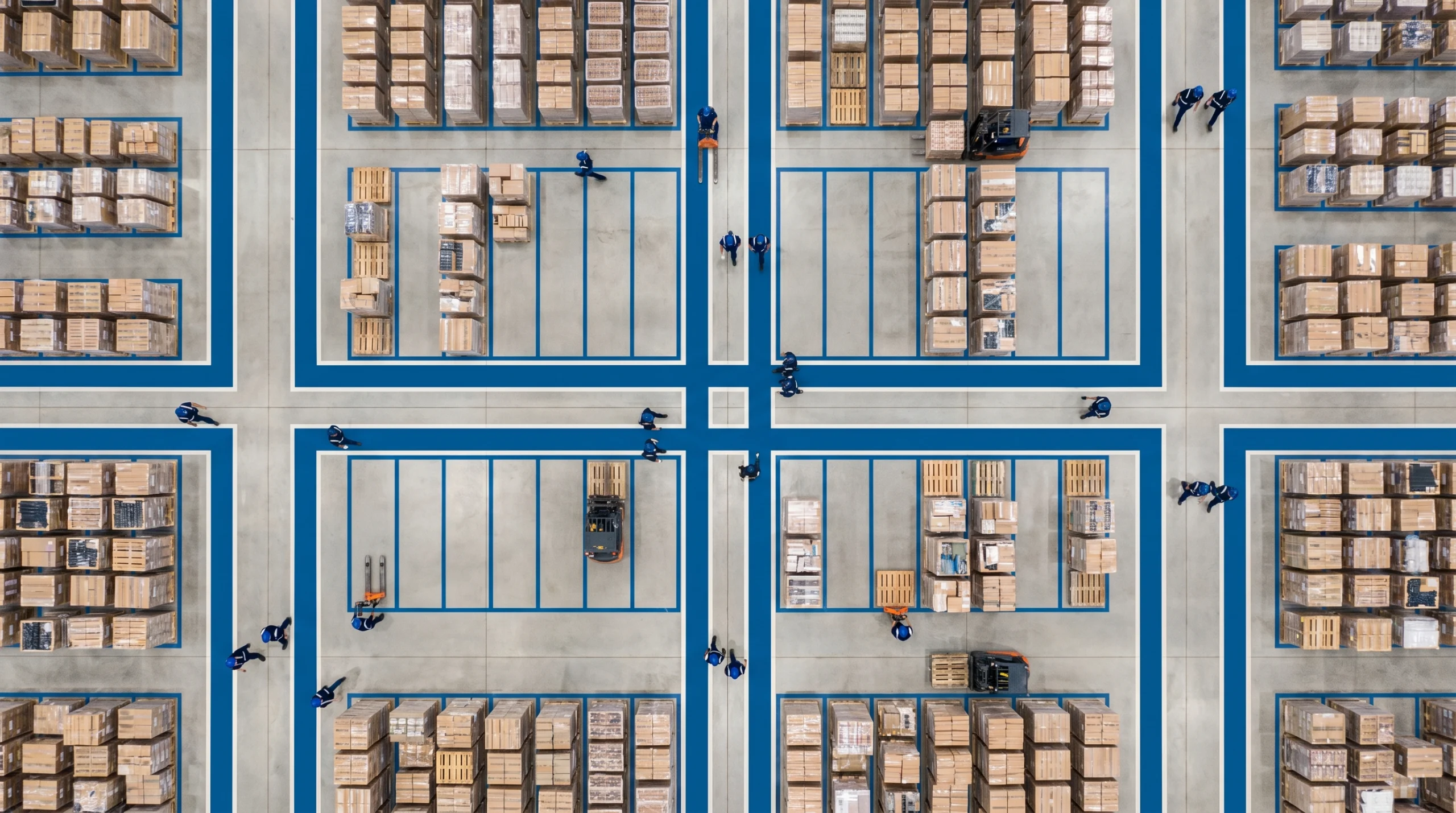Autonomous pallet mover working for 3PL logistics companies